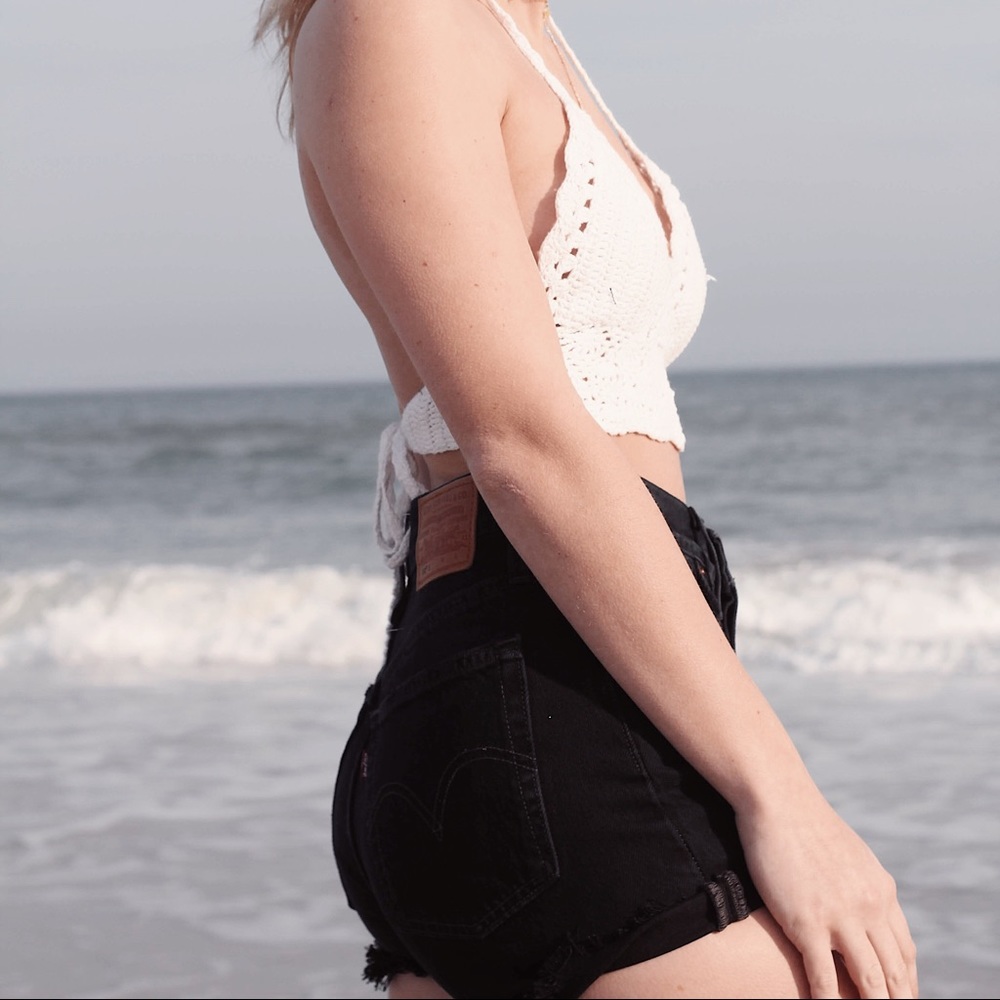Black Distressed Levi’s Shorts